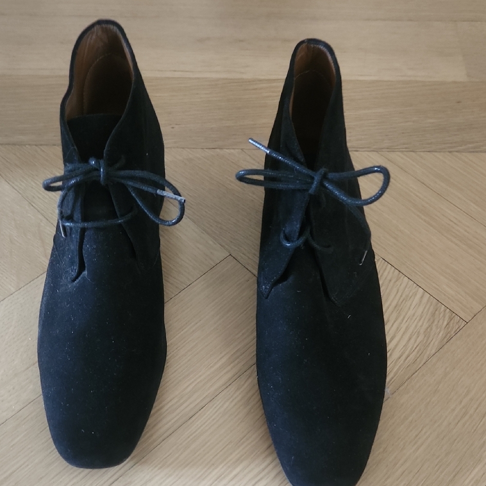 Aquatalia Black Chukka Boots Sleek Design